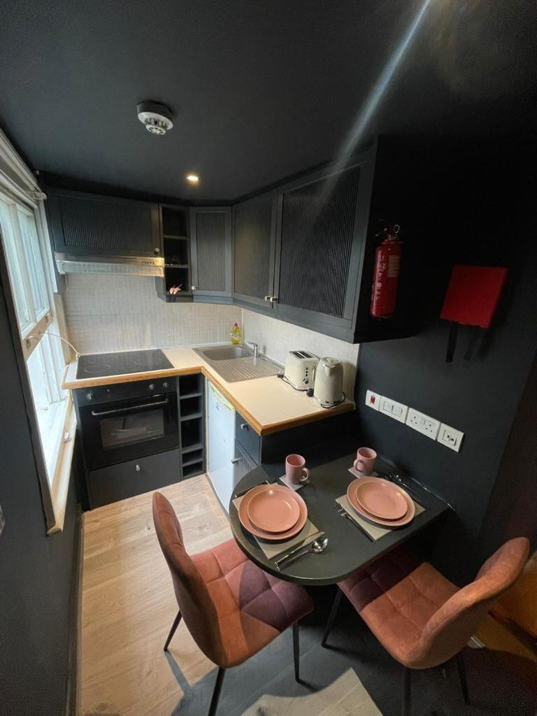 Portobello Road Artistic Studios 'Budget' Londýn Pokoj fotografie