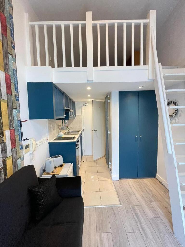 Portobello Road Artistic Studios 'Budget' Londýn Pokoj fotografie